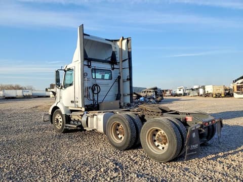 2020 Volvo VNR, VIN 4V4WC9EG8LN266731. Zdjęcie 3 z 6 z aukcji Copart. Katalog aut z USA OpenDataCar.