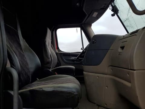 2017 Freightliner Cascadia 125, VIN 3AKJGLDRXHSHM5861. Photo 5 of 6 from Copart auction. OpenDataCar US salvage catalog.