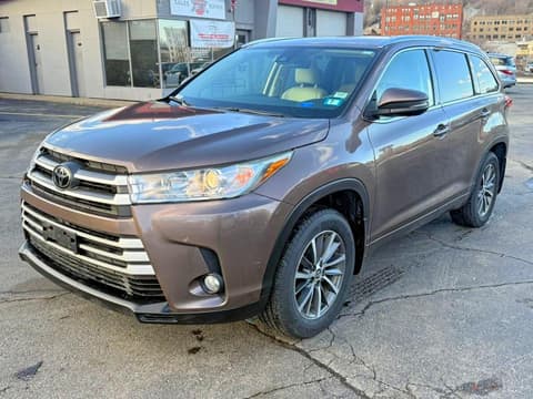 2018 Toyota Highlander, VIN 5TDJZRFH3JS913099. Фото 1 з 6 з аукціону Copart. Каталог авто зі США OpenDataCar.