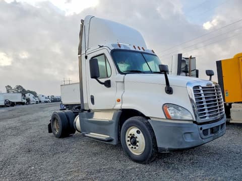 2016 Freightliner Cascadia 125, VIN 1FUBGEDV6GLHC5822. Фото 1 из 6 с аукциона Copart. Каталог авто из США OpenDataCar.