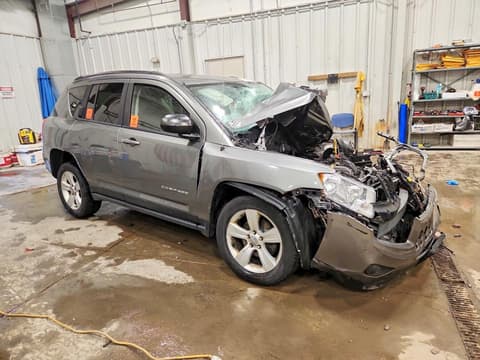 2013 Jeep Compass, VIN 1C4NJDEB1DD196467. Фото 4 з 6 з аукціону Copart. Каталог авто зі США OpenDataCar.