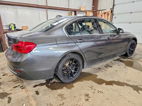 2017 Bmw 3 Series, VIN WBA8D9G32HNU64317. Фото 3 з 6 з аукціону Copart. Каталог авто зі США OpenDataCar.