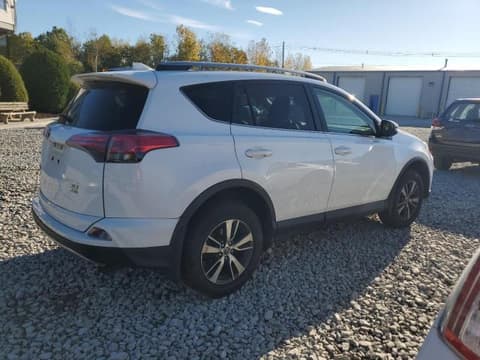 2017 Toyota RAV4, VIN JTMRFREV9HD199147. Фото 3 з 6 з аукціону Copart. Каталог авто зі США OpenDataCar.