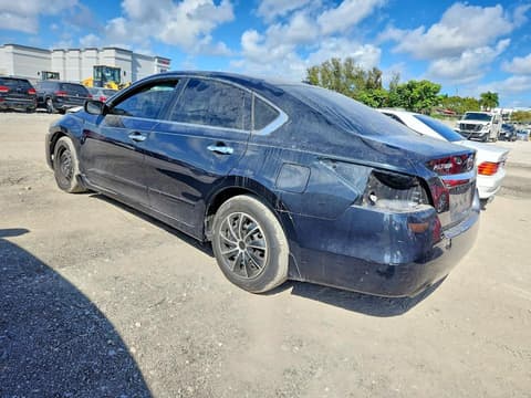 2015 Nissan Altima, VIN 1N4AL3AP3FN337319. Фото 2 з 6 з аукціону Copart. Каталог авто зі США OpenDataCar.