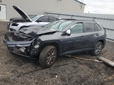 2021 Toyota RAV4, VIN 2T3A1RFV6MC205138. Фото 1 з 6 з аукціону Copart. Каталог авто зі США OpenDataCar.