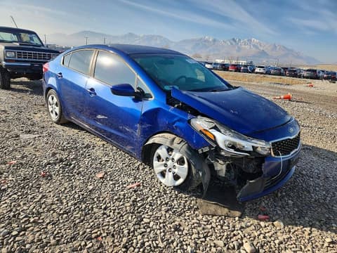 2017 Kia Forte, VIN 3KPFK4A71HE017450. Zdjęcie 4 z 6 z aukcji Copart. Katalog aut z USA OpenDataCar.