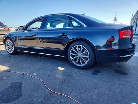 2011 Audi A8, VIN WAURVAFD1BN017370. Фото 2 з 6 з аукціону Copart. Каталог авто зі США OpenDataCar.