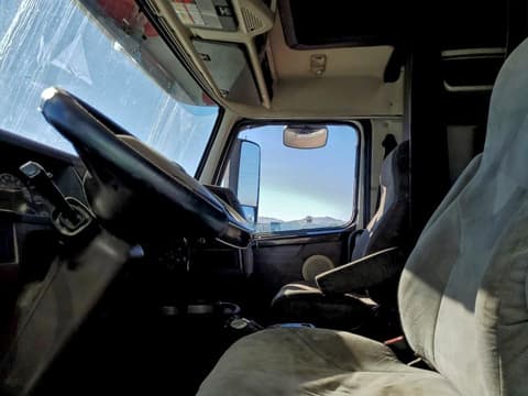 2014 Volvo VNL, VIN 4V4NC9EH7EN157197. Zdjęcie 5 z 6 z aukcji Copart. Katalog aut z USA OpenDataCar.