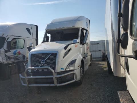 2024 Volvo VN, VIN 4V4NC9EH3RN620832. Фото 2 з 6 з аукціону Copart. Каталог авто зі США OpenDataCar.