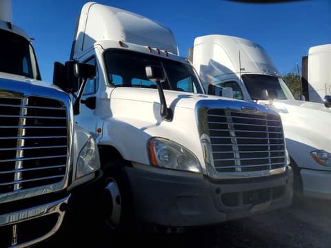 2015 Freightliner Cascadia, VIN 1FUBGEDV6FLGH4742. Фото 1 з 6 з аукціону Copart. Каталог авто зі США OpenDataCar.