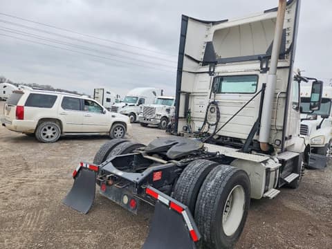 2017 Volvo VNL, VIN 4V4N39TG5HN988034. Фото 4 из 6 с аукциона Copart. Каталог авто из США OpenDataCar.