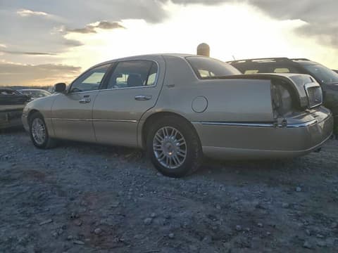2007 Lincoln Town Car, VIN 1LNHM82WX7Y617307. Фото 2 з 6 з аукціону Copart. Каталог авто зі США OpenDataCar.