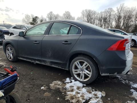 2015 Volvo S60, VIN YV1612TKXF1360115. Фото 2 з 6 з аукціону Copart. Каталог авто зі США OpenDataCar.