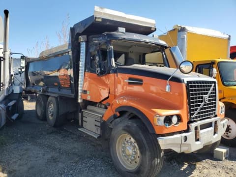 2021 Volvo VHD, VIN 4V5KG9EJ4MN268715. Фото 1 з 6 з аукціону Copart. Каталог авто зі США OpenDataCar.