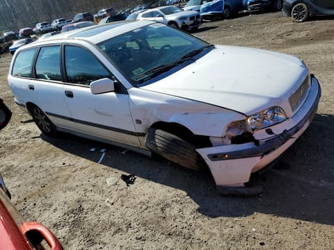 2000 Volvo V40, VIN YV1VW2555YF494315. Zdjęcie 4 z 6 z aukcji Copart. Katalog aut z USA OpenDataCar.