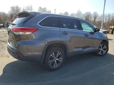 2017 Toyota Highlander, VIN 5TDBZRFH3HS427097. Фото 3 из 6 с аукциона Copart. Каталог авто из США OpenDataCar.