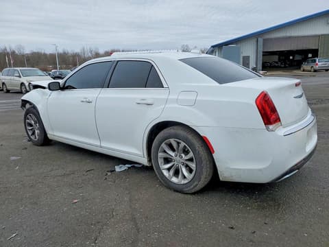 2015 Chrysler 300, VIN 2C3CCAAGXFH893938. Фото 2 з 6 з аукціону Copart. Каталог авто зі США OpenDataCar.