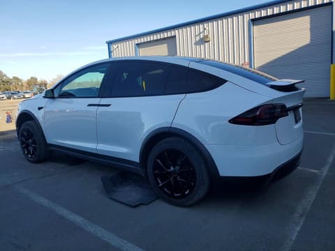 2024 Tesla Model X, VIN 7SAXCBE55RF438648. Фото 2 з 6 з аукціону Copart. Каталог авто зі США OpenDataCar.