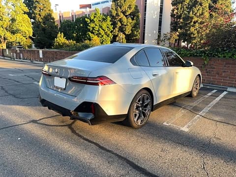 2026 Bmw 5 Series, VIN WBA43FJ01TCW06787. Фото 4 з 6 з аукціону Copart. Каталог авто зі США OpenDataCar.