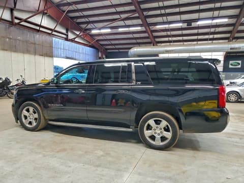 2015 Chevrolet Suburban, VIN 1GNSKKKC1FR222452. Фото 2 з 6 з аукціону Copart. Каталог авто зі США OpenDataCar.