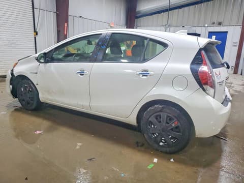 2015 Toyota Prius C, VIN JTDKDTB39F1576761. Фото 2 з 6 з аукціону Copart. Каталог авто зі США OpenDataCar.