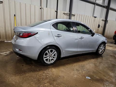 2018 Toyota Yaris, VIN 3MYDLBYV0JY325521. Фото 3 з 6 з аукціону Copart. Каталог авто зі США OpenDataCar.