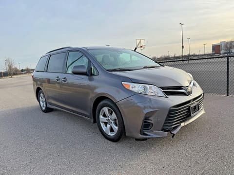 2018 Toyota Sienna, VIN 5TDKZ3DC1JS925096. Фото 1 з 6 з аукціону Copart. Каталог авто зі США OpenDataCar.
