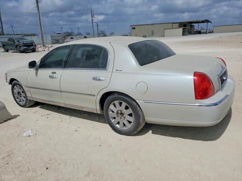 2007 Lincoln Town Car, VIN 1LNHM81W07Y637888. Фото 2 з 6 з аукціону Copart. Каталог авто зі США OpenDataCar.