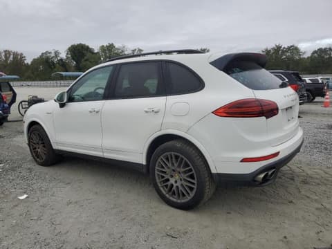 2017 Porsche Cayenne, VIN WP1AE2A27HLA70329. Фото 2 з 6 з аукціону Copart. Каталог авто зі США OpenDataCar.