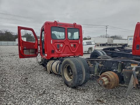 2015 Freightliner Cascadia, VIN 3AKJGEDV6FSGJ6926. Фото 3 з 6 з аукціону Copart. Каталог авто зі США OpenDataCar.