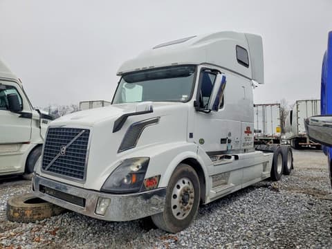 2016 Volvo VN, VIN 4V4NC9EJ7GN974546. Фото 2 з 6 з аукціону Copart. Каталог авто зі США OpenDataCar.