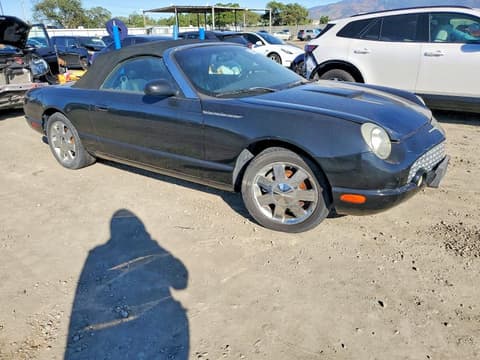 2002 Ford Thunderbird, VIN 1FAHP60A12Y120331. Zdjęcie 4 z 6 z aukcji Copart. Katalog aut z USA OpenDataCar.