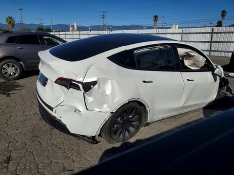 2021 Tesla Model Y, VIN 5YJYGDEE9MF090721. Zdjęcie 3 z 6 z aukcji Copart. Katalog aut z USA OpenDataCar.