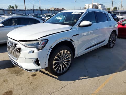 2019 Audi e-tron, VIN WA1VABGE7KB020781. Фото 1 из 6 с аукциона Copart. Каталог авто из США OpenDataCar.