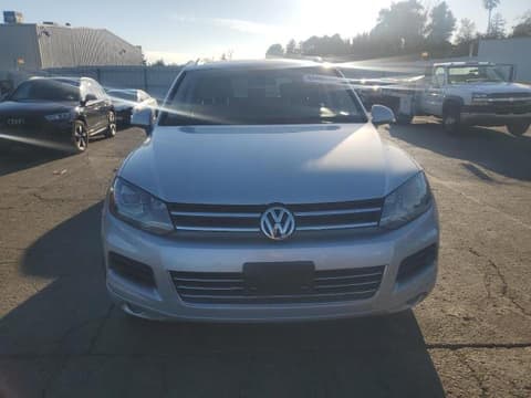 2013 Volkswagen Touareg, VIN WVGEP9BP4DD005678. Zdjęcie 5 z 6 z aukcji Copart. Katalog aut z USA OpenDataCar.