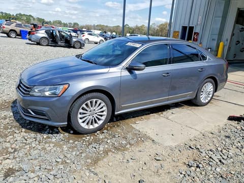 2017 Volkswagen Passat, VIN 1VWBT7A36HC069882. Фото 1 з 6 з аукціону Copart. Каталог авто зі США OpenDataCar.