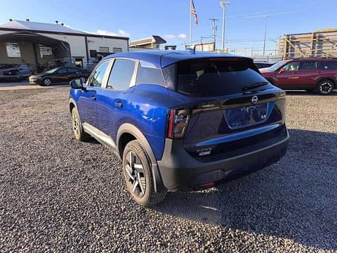 2025 Nissan Kicks, VIN 3N8AP6CA2SL300124. Фото 2 з 6 з аукціону Copart. Каталог авто зі США OpenDataCar.