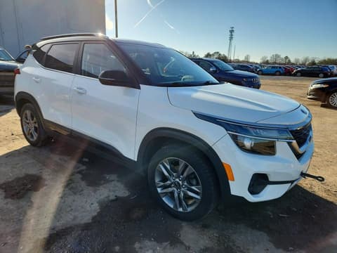 2021 Kia Seltos, VIN KNDEU2AA2M7055124. Фото 4 из 6 с аукциона Copart. Каталог авто из США OpenDataCar.