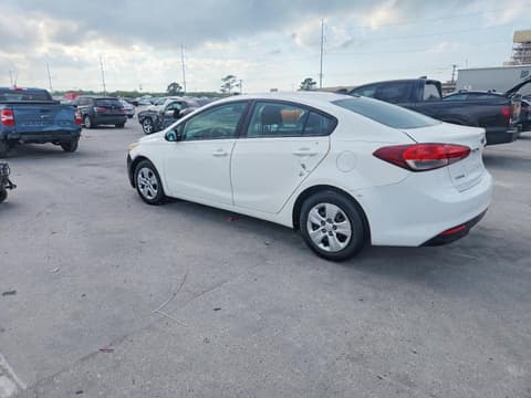 2017 Kia Forte, VIN 3KPFK4A77HE029117. Фото 2 з 6 з аукціону Copart. Каталог авто зі США OpenDataCar.