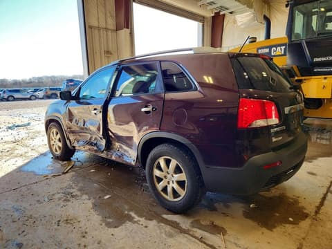 2012 Kia Sorento, VIN 5XYKTDA29CG235082. Фото 2 з 6 з аукціону Copart. Каталог авто зі США OpenDataCar.