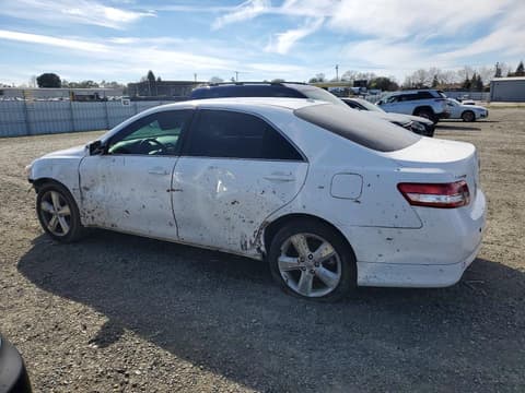 2011 Toyota Camry, VIN 4T1BF3EK2BU611383. Фото 2 з 6 з аукціону Copart. Каталог авто зі США OpenDataCar.