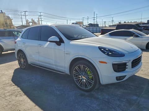 2017 Porsche Cayenne, VIN WP1AE2A27HLA71612. Фото 4 з 6 з аукціону Copart. Каталог авто зі США OpenDataCar.
