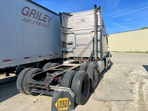 2016 Volvo VN, VIN 4V4NC9EH4GN935202. Фото 4 з 6 з аукціону Copart. Каталог авто зі США OpenDataCar.