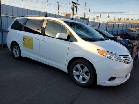 2016 Toyota Sienna, VIN 5TDKK3DC8GS713650. Фото 4 из 6 с аукциона Copart. Каталог авто из США OpenDataCar.
