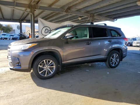 2019 Toyota Highlander, VIN 5TDJZRFH1KS936074. Фото 1 з 6 з аукціону Copart. Каталог авто зі США OpenDataCar.
