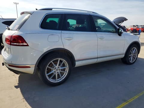 2017 Volkswagen Touareg, VIN WVGGF7BP4HD006738. Фото 3 з 6 з аукціону Copart. Каталог авто зі США OpenDataCar.