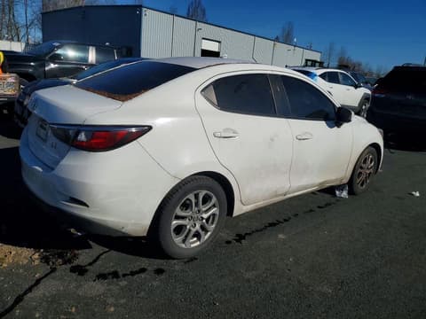 2017 Toyota Yaris, VIN 3MYDLBYV1HY179611. Фото 3 з 6 з аукціону Copart. Каталог авто зі США OpenDataCar.