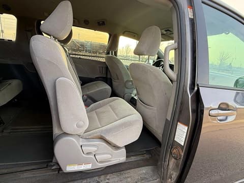 2018 Toyota Sienna, VIN 5TDKZ3DC1JS925096. Фото 6 з 6 з аукціону Copart. Каталог авто зі США OpenDataCar.