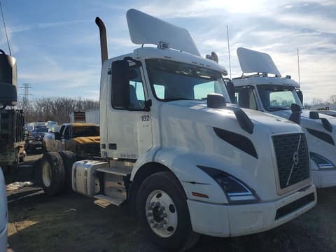 2019 Volvo VNR, VIN 4V4W19DF0KN217892. Zdjęcie 1 z 6 z aukcji Copart. Katalog aut z USA OpenDataCar.