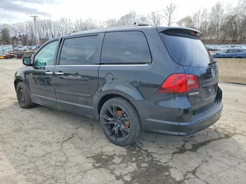 2010 Volkswagen Routan, VIN 2V4RW6DX1AR393018. Фото 2 из 6 с аукциона Copart. Каталог авто из США OpenDataCar.